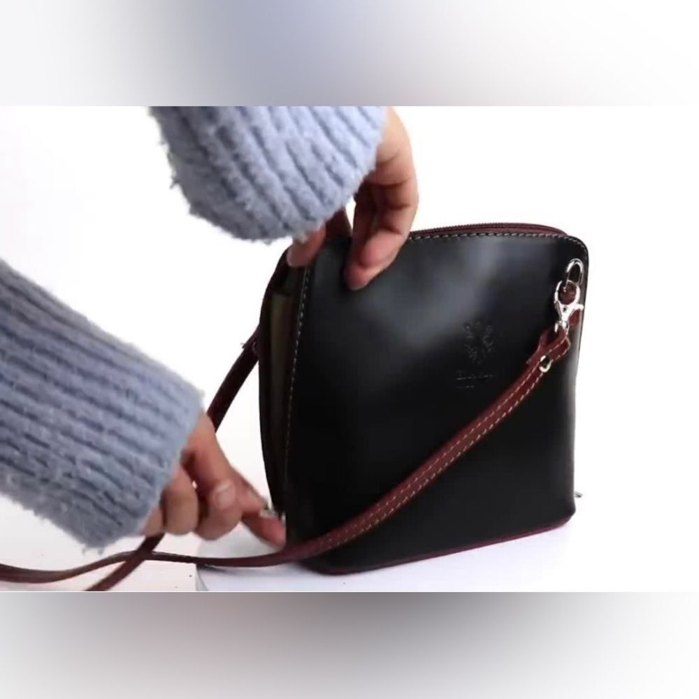 Vera Pelle Two-Tone Leather Crossbody Bag; Made in Italy - Picture 8 of 10